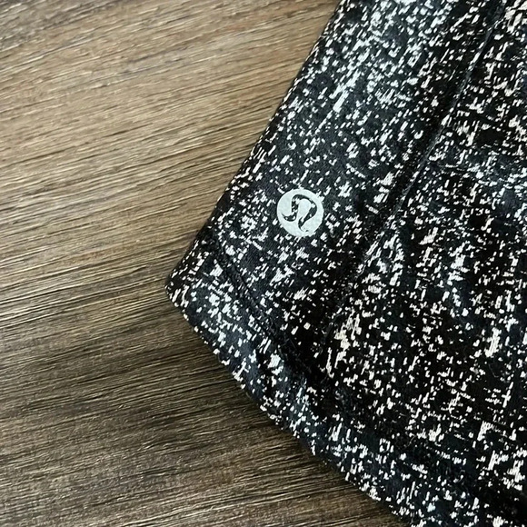 (42)Lululemon athletic longsleeve - Picture 5 of 5